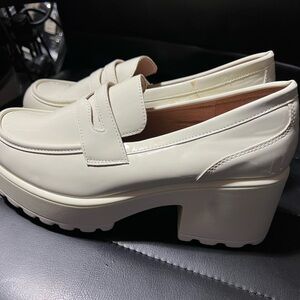 Elegant Cream Women's Loafers